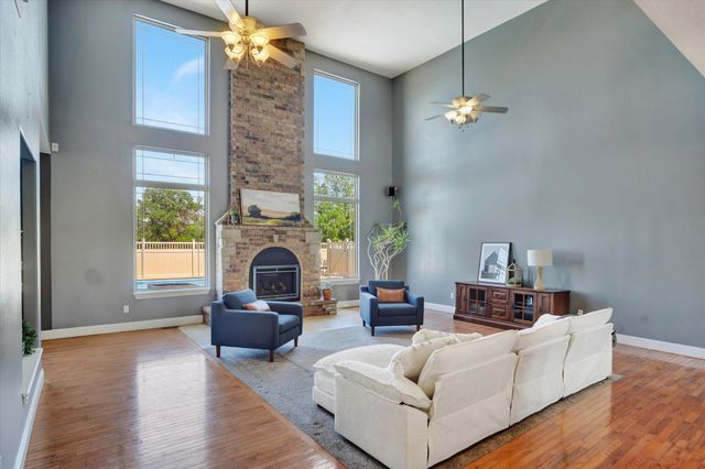 957 E 477th Road, Bolivar, MO 65613