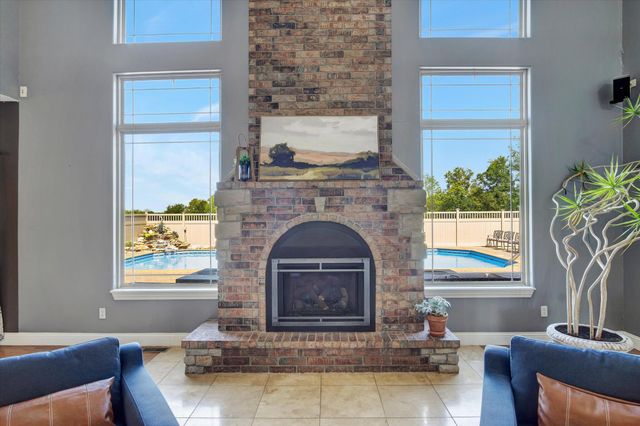 957 E 477th Road, Bolivar, MO 65613