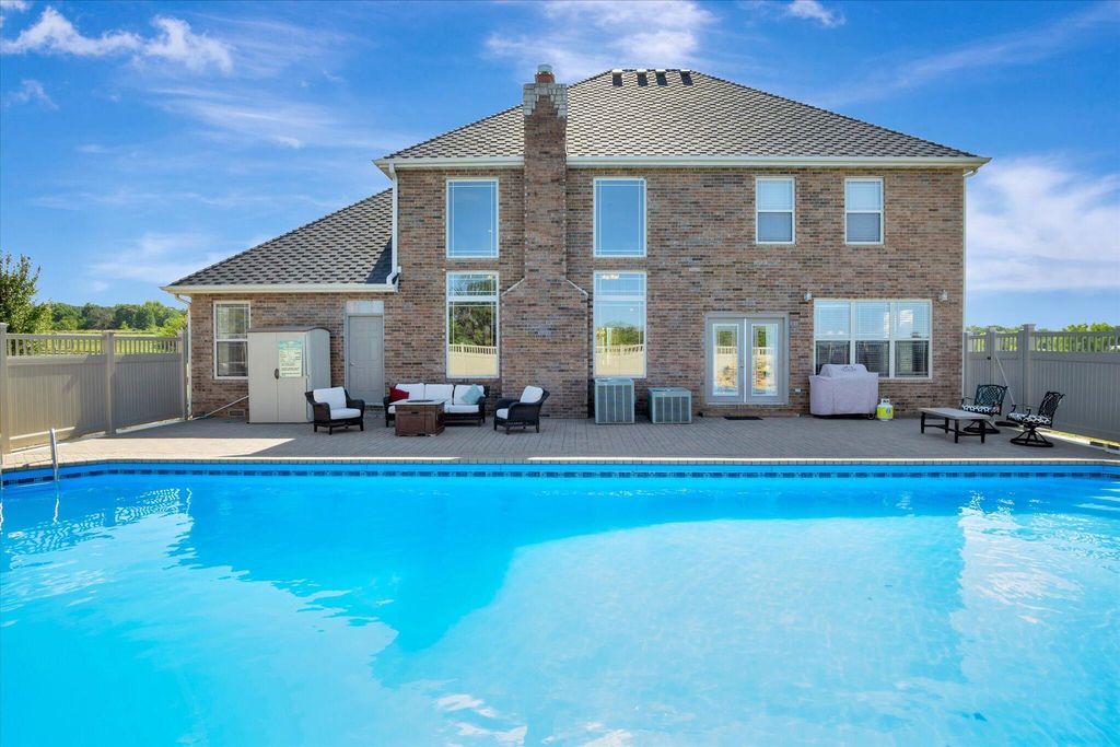 957 E 477th Road, Bolivar, MO 65613