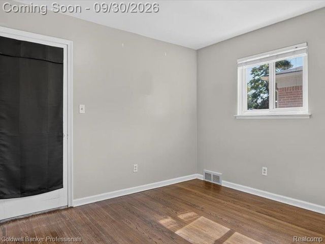 8953 Niver Avenue, Allen Park, MI 48101