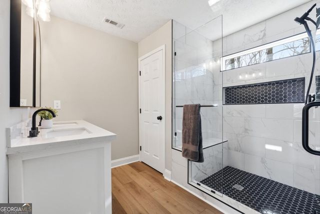 3260 Navajo Circle, Gainesville, GA 30501