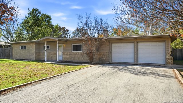 1032 S Mesquite Avenue, New Braunfels, TX 78130