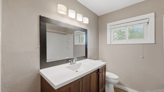 1032 S Mesquite Avenue, New Braunfels, TX 78130