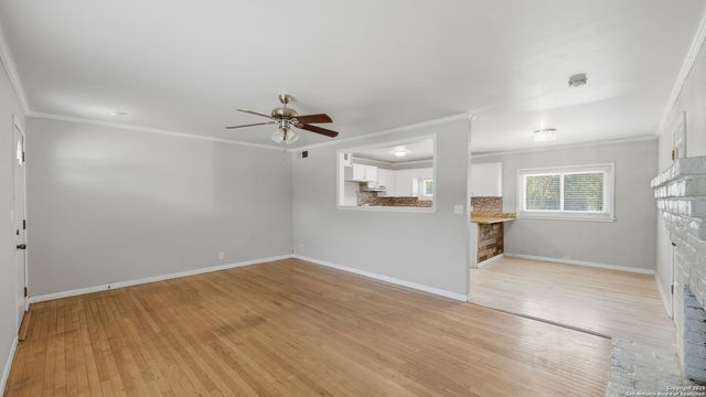 1032 S Mesquite Avenue, New Braunfels, TX 78130