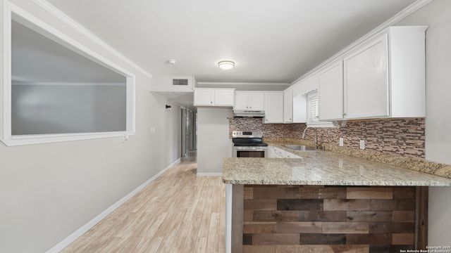 1032 S Mesquite Avenue, New Braunfels, TX 78130