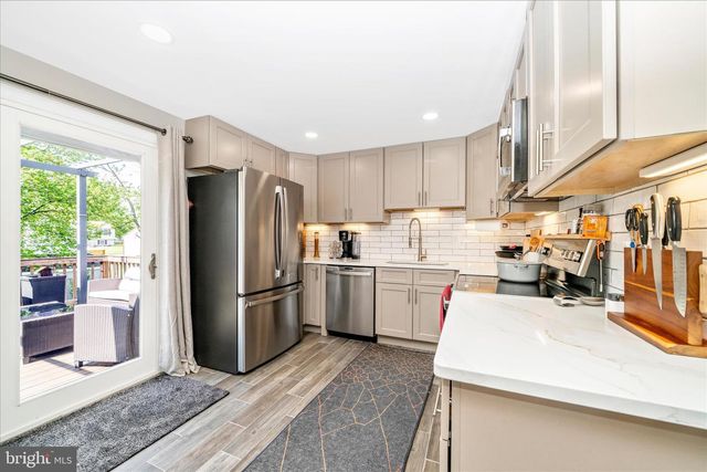 5696 PEBBLE DR, Frederick, MD 21703