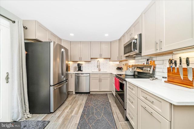 5696 PEBBLE DR, Frederick, MD 21703