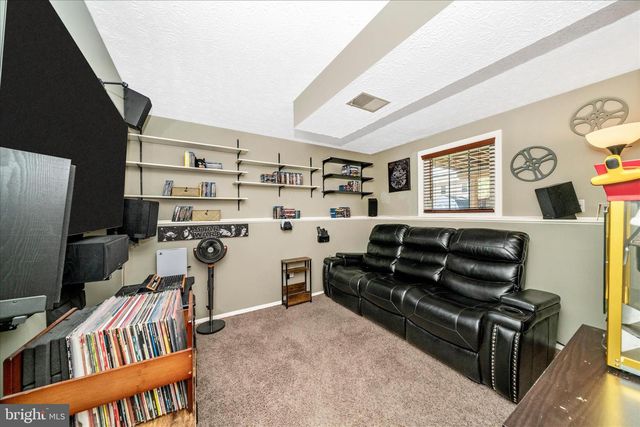 5696 PEBBLE DR, Frederick, MD 21703