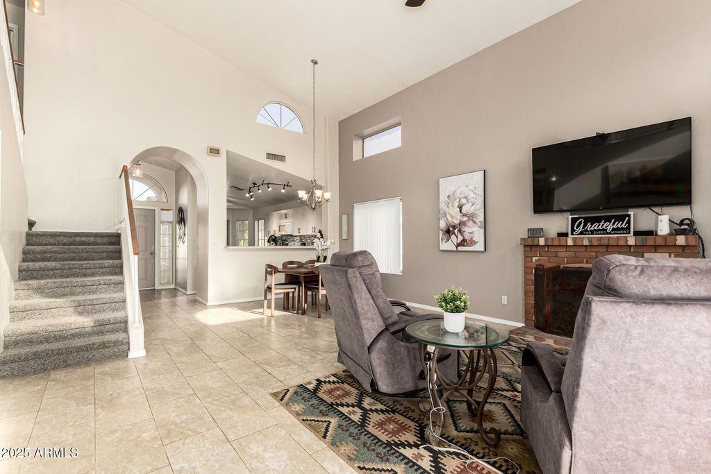 Image 10 of property listing at 60 S WILLOW CREEK Street, Chandler, AZ 85225