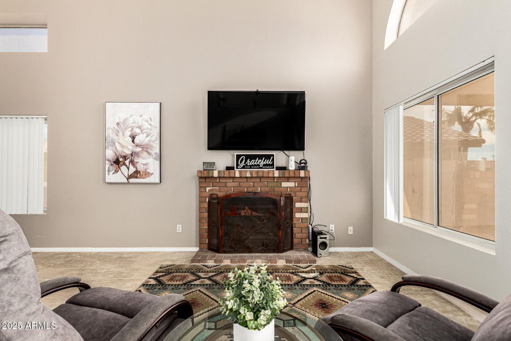 Image 11 of property listing at 60 S WILLOW CREEK Street, Chandler, AZ 85225