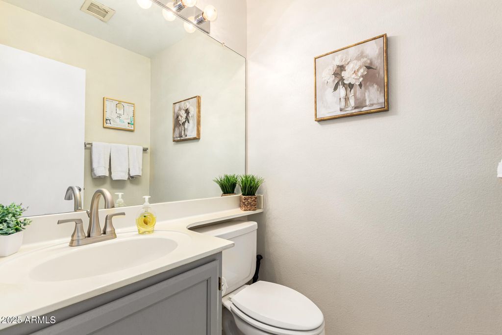 Image 17 of property listing at 60 S WILLOW CREEK Street, Chandler, AZ 85225