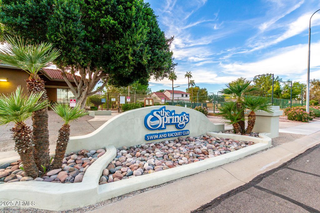 Image 34 of property listing at 60 S WILLOW CREEK Street, Chandler, AZ 85225