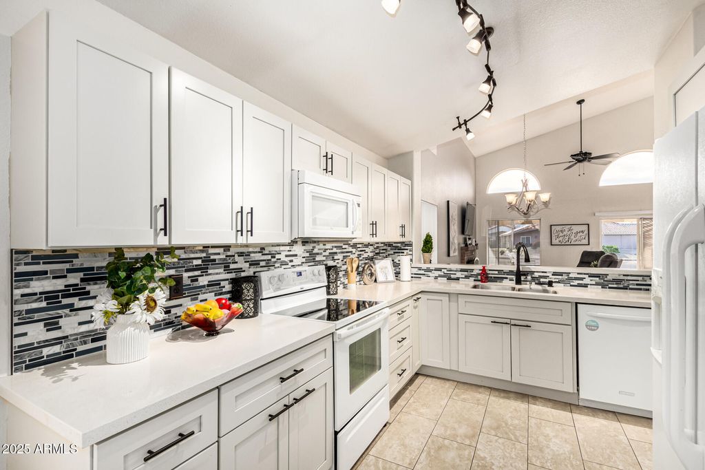 Image 4 of property listing at 60 S WILLOW CREEK Street, Chandler, AZ 85225