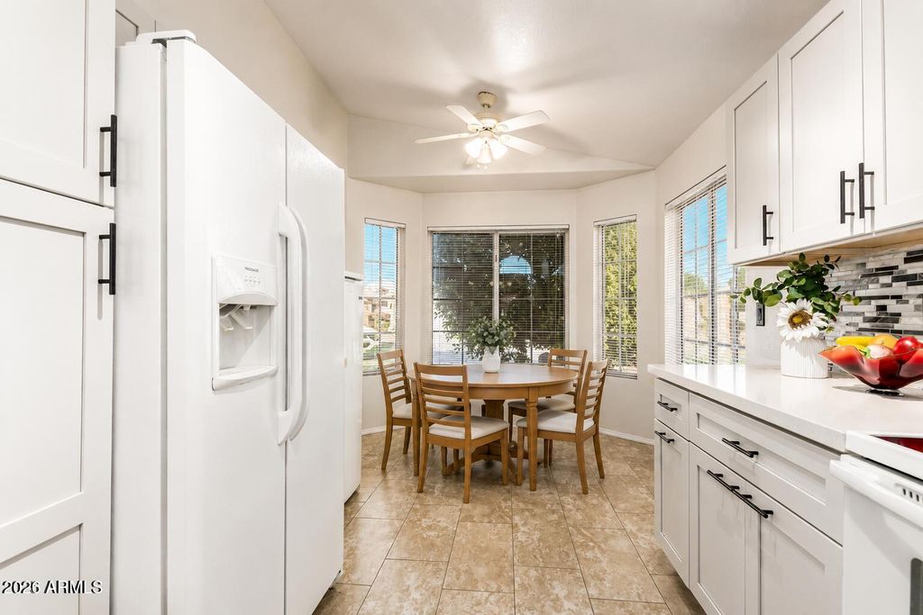 Image 7 of property listing at 60 S WILLOW CREEK Street, Chandler, AZ 85225