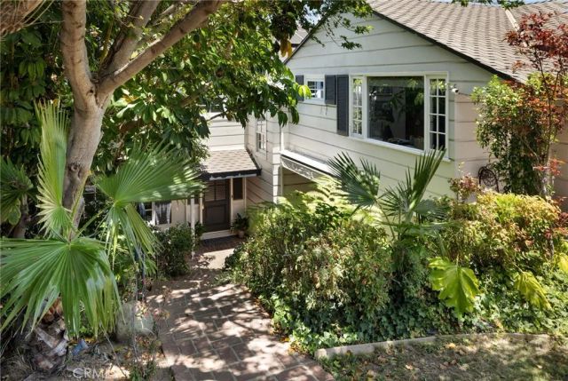 3704 Prestwick, Los Angeles, CA 90027