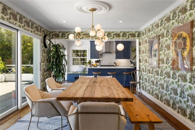 3704 Prestwick, Los Angeles, CA 90027