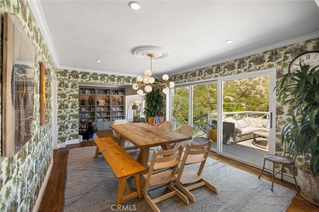 3704 Prestwick, Los Angeles, CA 90027
