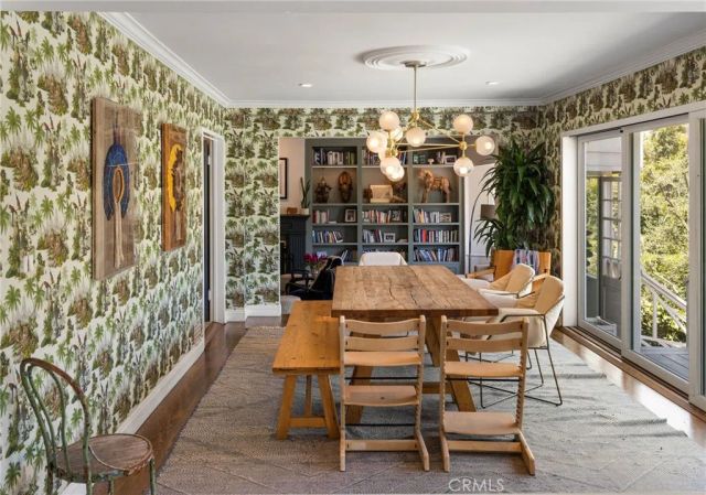 3704 Prestwick, Los Angeles, CA 90027