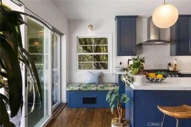 3704 Prestwick, Los Angeles, CA 90027