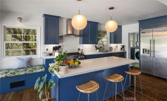 3704 Prestwick, Los Angeles, CA 90027