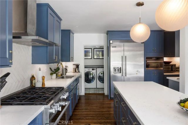 3704 Prestwick, Los Angeles, CA 90027