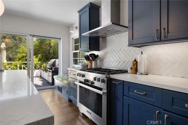 3704 Prestwick, Los Angeles, CA 90027