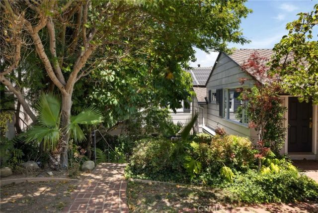 3704 Prestwick, Los Angeles, CA 90027