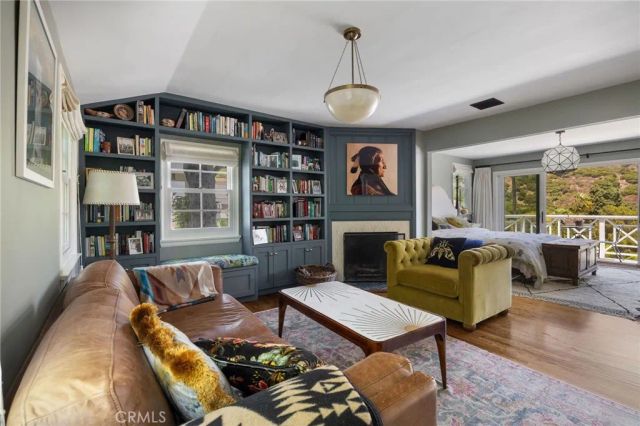3704 Prestwick, Los Angeles, CA 90027