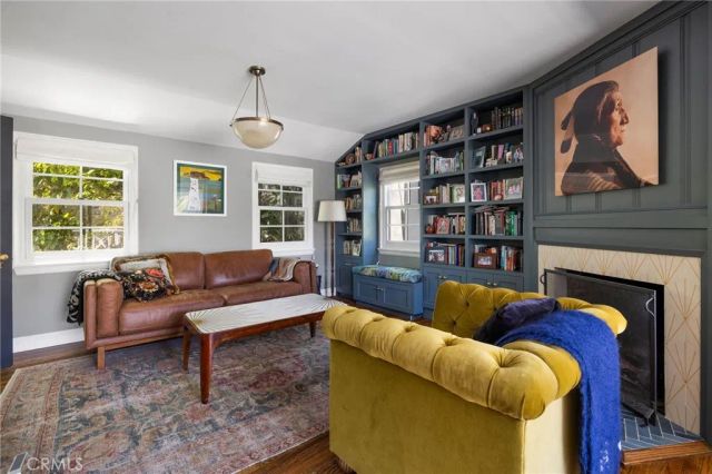 3704 Prestwick, Los Angeles, CA 90027