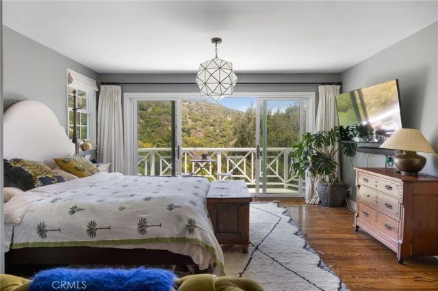 3704 Prestwick, Los Angeles, CA 90027