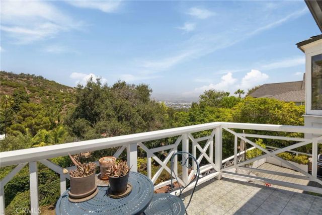 3704 Prestwick, Los Angeles, CA 90027