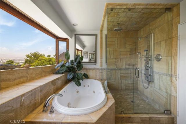 3704 Prestwick, Los Angeles, CA 90027