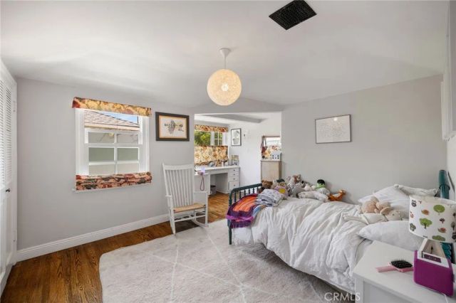 3704 Prestwick, Los Angeles, CA 90027