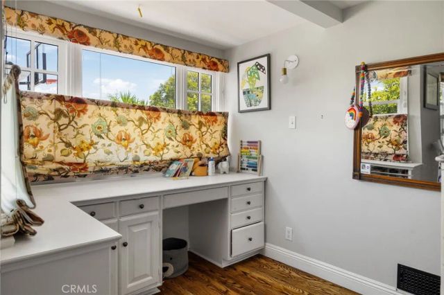 3704 Prestwick, Los Angeles, CA 90027