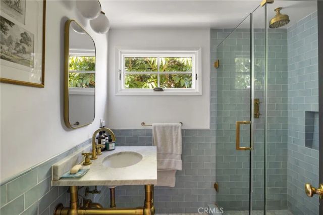 3704 Prestwick, Los Angeles, CA 90027