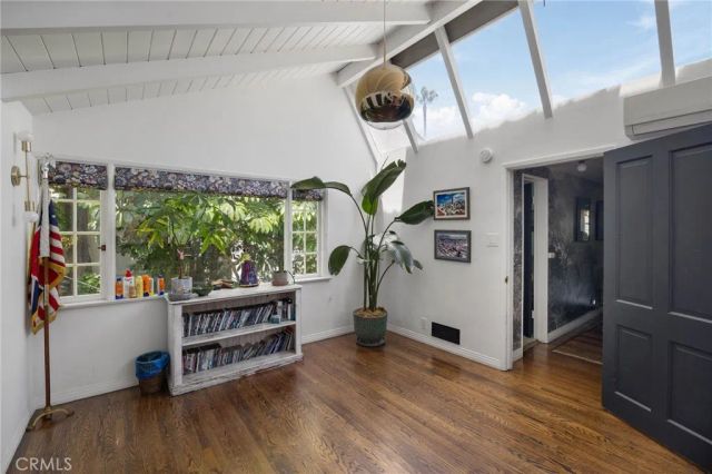 3704 Prestwick, Los Angeles, CA 90027