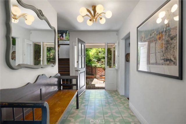 3704 Prestwick, Los Angeles, CA 90027