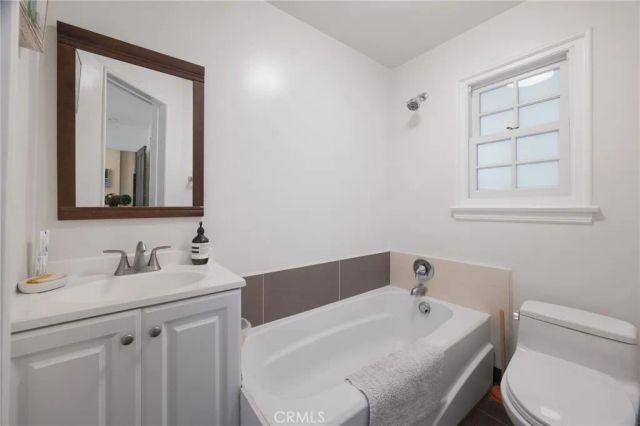 3704 Prestwick, Los Angeles, CA 90027