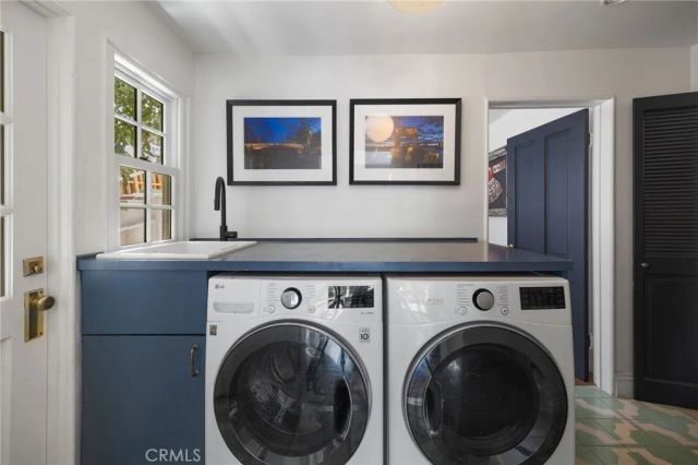 3704 Prestwick, Los Angeles, CA 90027