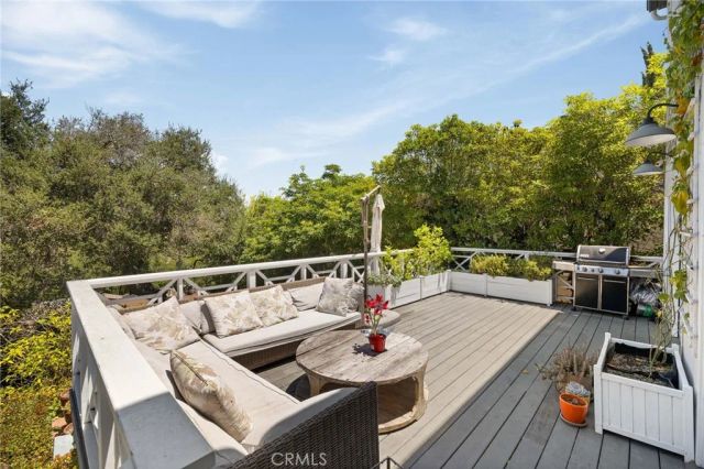 3704 Prestwick, Los Angeles, CA 90027
