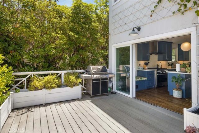 3704 Prestwick, Los Angeles, CA 90027