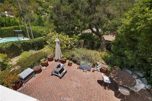 3704 Prestwick, Los Angeles, CA 90027