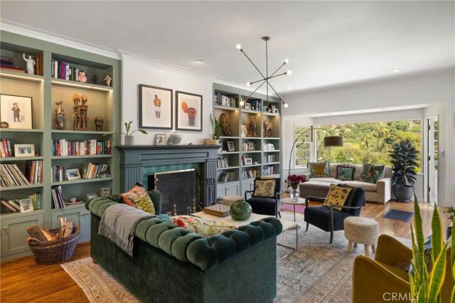 3704 Prestwick, Los Angeles, CA 90027