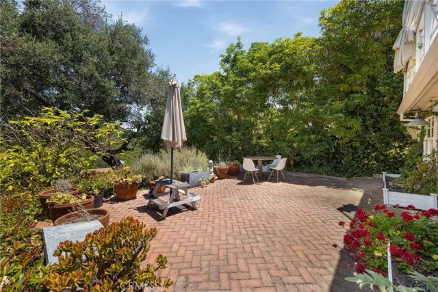 3704 Prestwick, Los Angeles, CA 90027