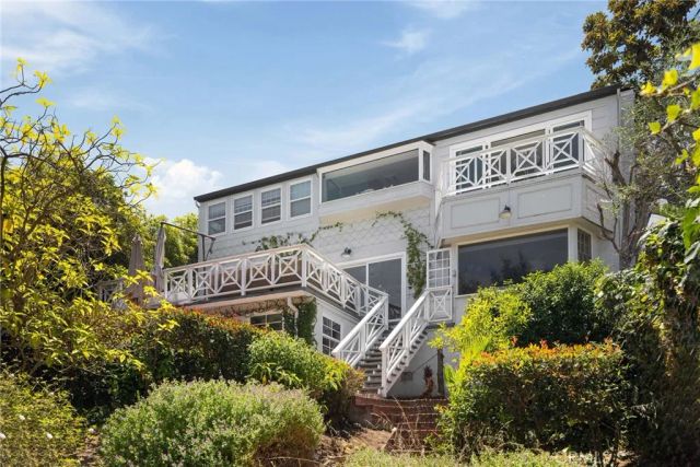3704 Prestwick, Los Angeles, CA 90027