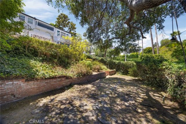 3704 Prestwick, Los Angeles, CA 90027