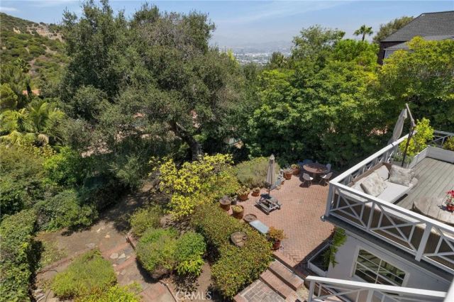 3704 Prestwick, Los Angeles, CA 90027