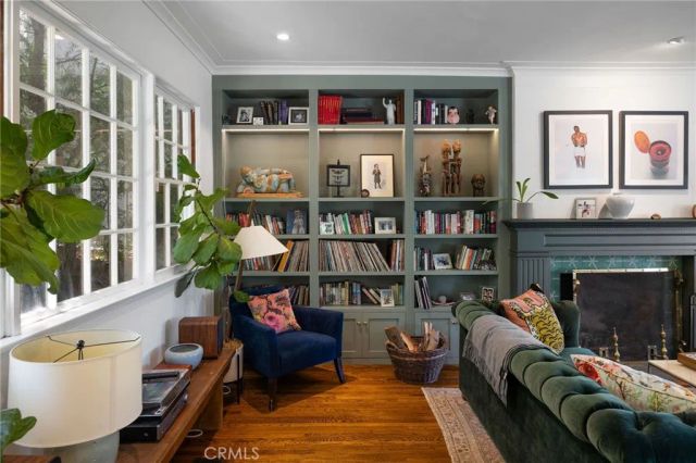 3704 Prestwick, Los Angeles, CA 90027