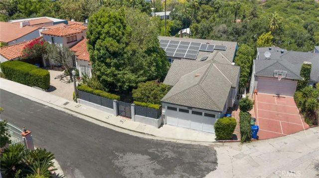 3704 Prestwick, Los Angeles, CA 90027