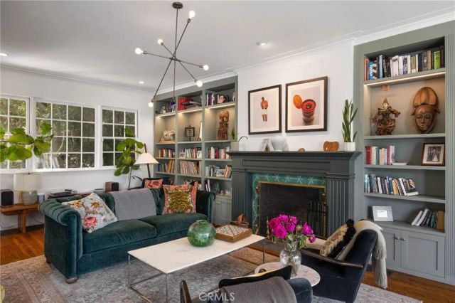 3704 Prestwick, Los Angeles, CA 90027
